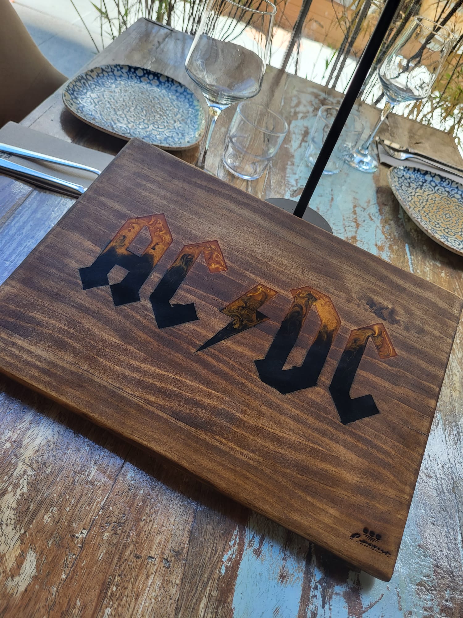 ⚡️ Tabla “AC/DC” – Edición Rock & Roll